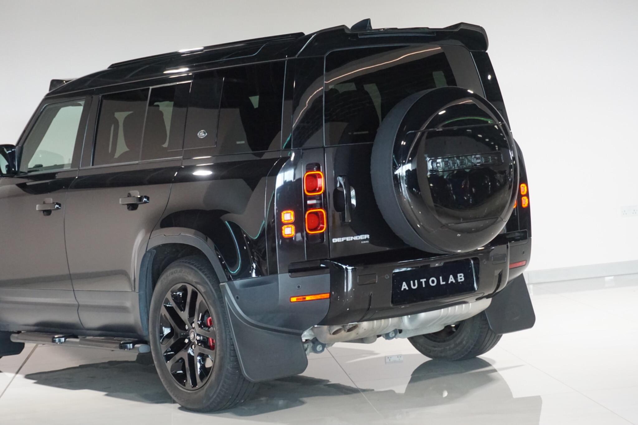 Land Rover Defender 110 3.0 D300 MHEV HSE SUV 5dr Diesel Auto 4WD Euro 6 (s/s) (300 ps)